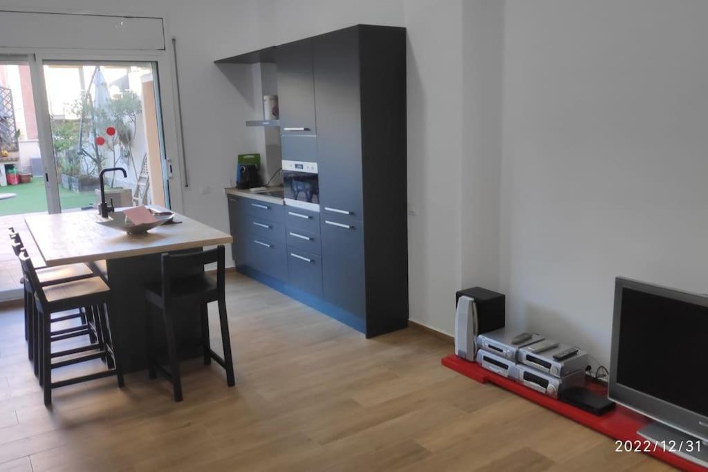 Precioso Apartamento Con Magnifico Patio. Sant Feliu de Llobregat Exteriör bild
