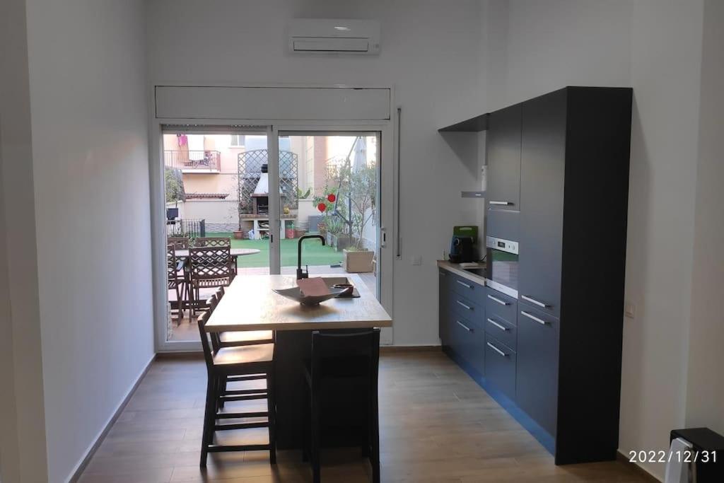 Precioso Apartamento Con Magnifico Patio. Sant Feliu de Llobregat Exteriör bild