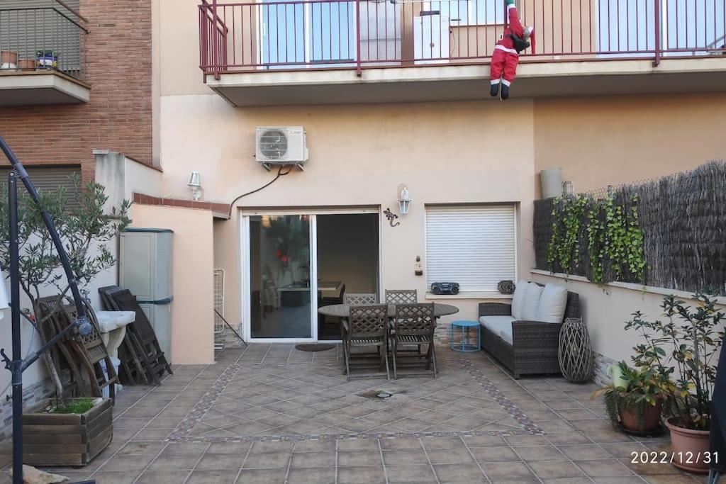 Precioso Apartamento Con Magnifico Patio. Sant Feliu de Llobregat Exteriör bild